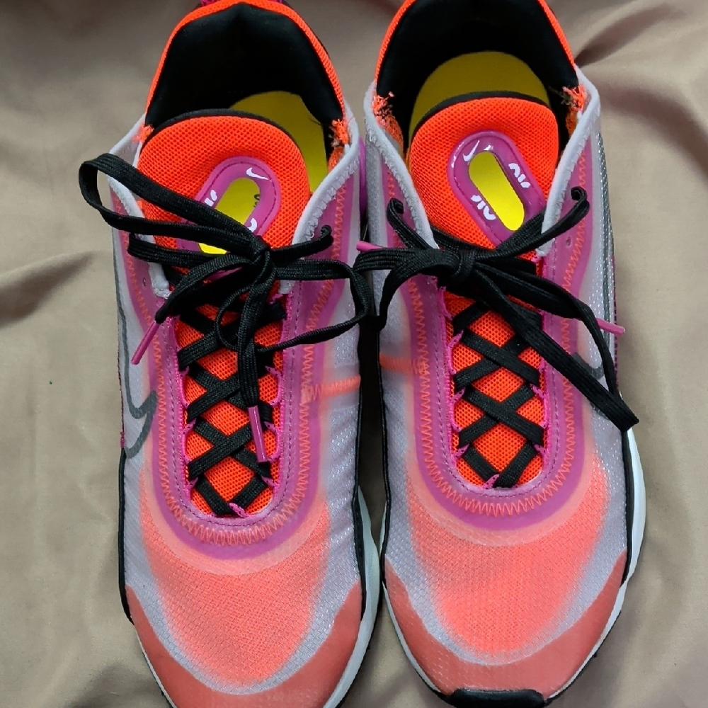 Nike Air Max 2090 Pink and Black Shoes - Picture 6 of 9